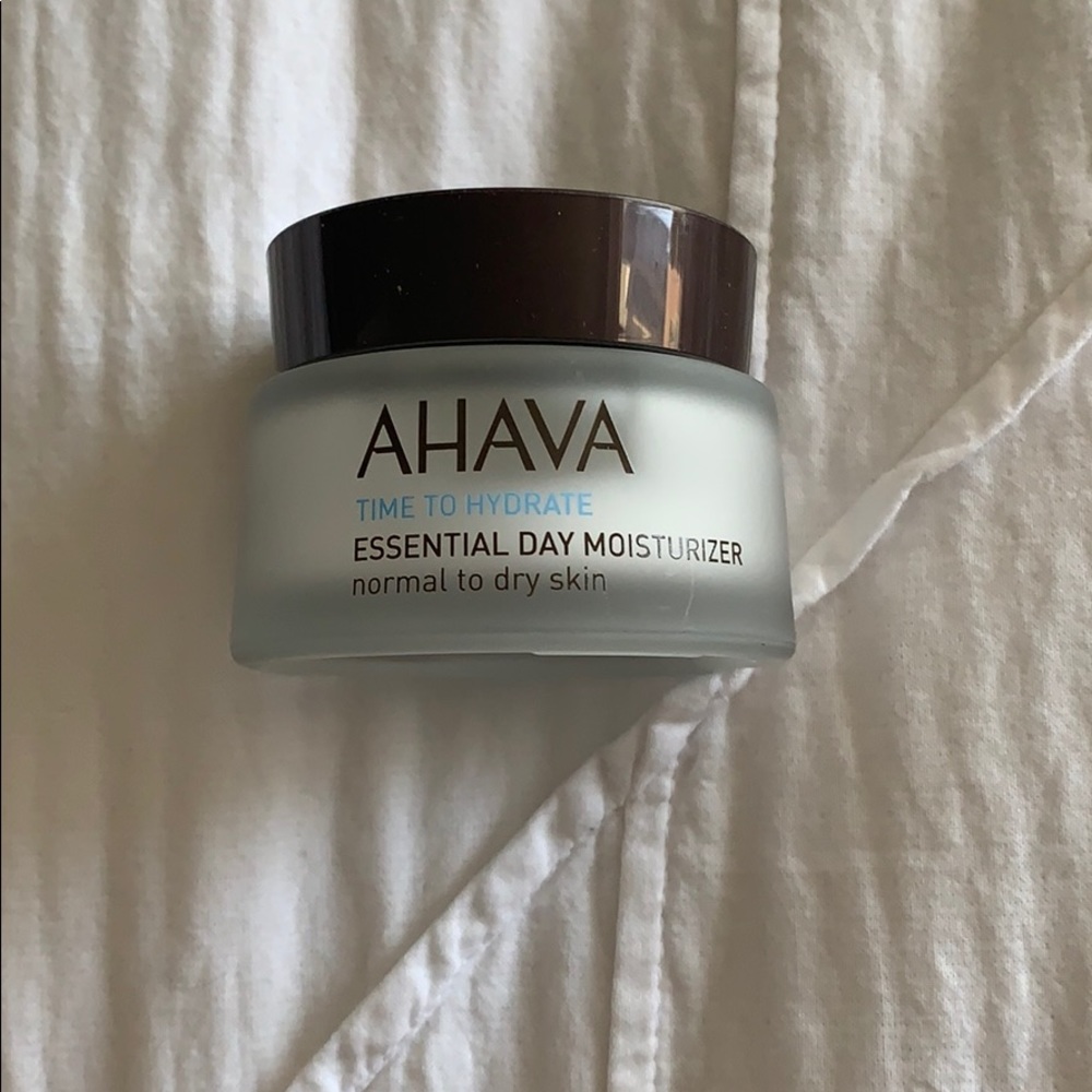 AHAVA Essential Day moisturizer-normal to dry skin